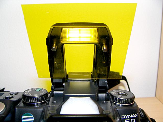 Tiny magnets hold the gel filter in place